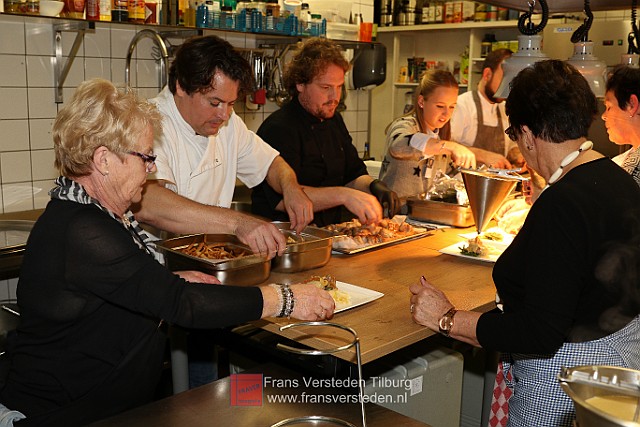 20151220 eetmetjehart kerstdiner2015 frans versteden fotografie tilburginbeeld FRVE9831.jpg